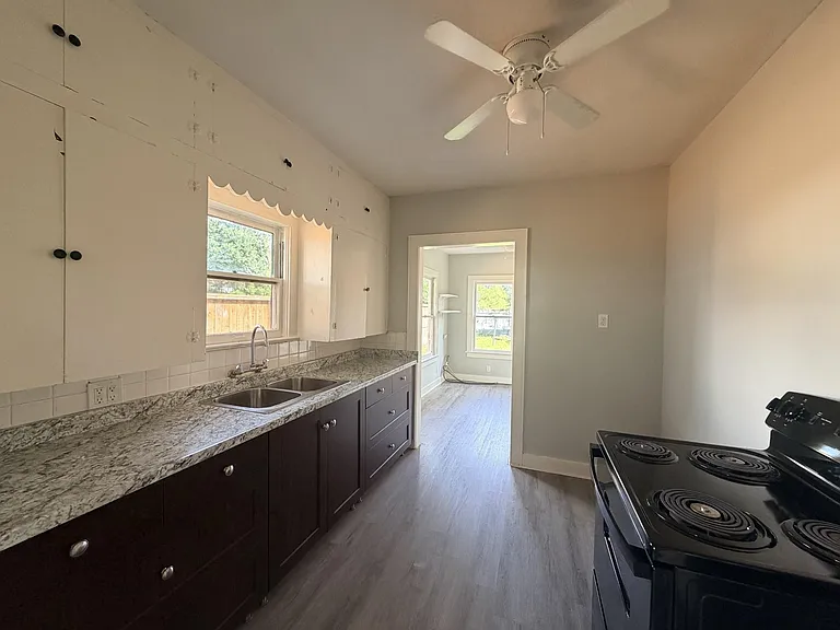 824 Curtin St — Photo 10