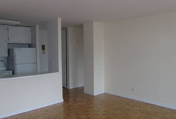 2nd image of 330 E 39th St Ph P