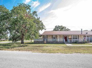 1810 Ridgeview Dr, Kingsland, TX 78639