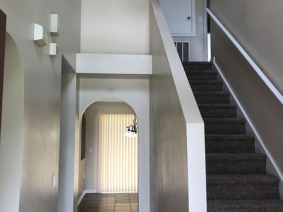 3rd image of 730 Valrico Hills Ln