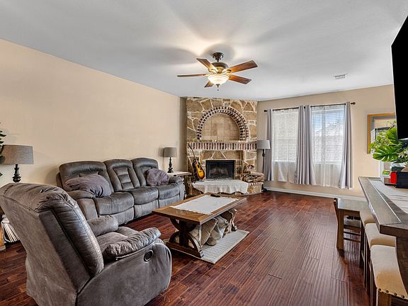 4th image of 1526 Cliff Creek Dr