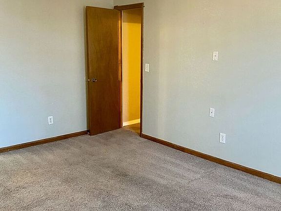 4th image of 13011 Smalley Ave