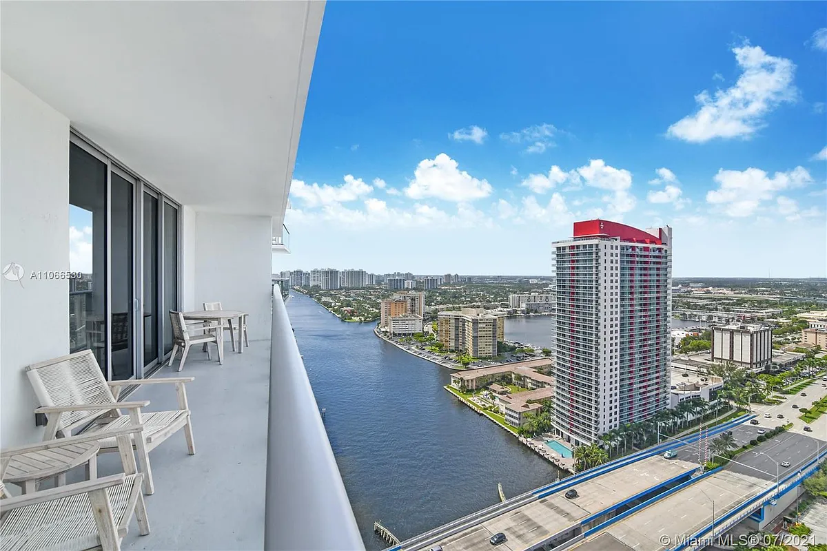 Building Photo - 4010 S Ocean Dr #R1406