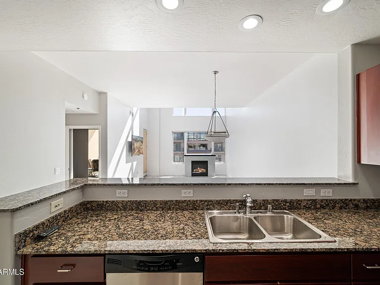 17 W Vernon Ave #619 — Photo 7