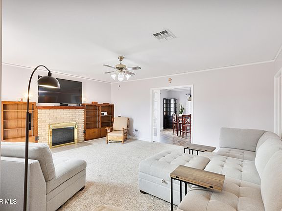 4th image of 901 E Avenue B