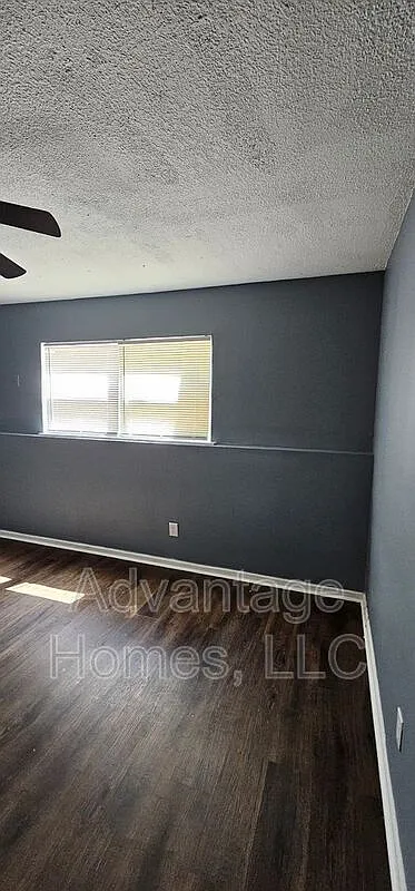 2 bed, 1.0 bath, $875 — Photo 3