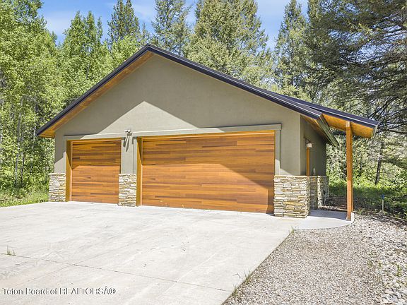 3rd image of 11163 Beaver Blvd