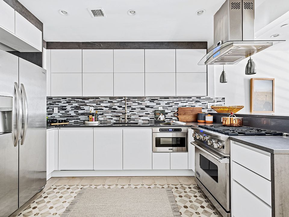 1st image of 800 Park Pl APT 1F