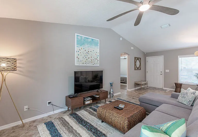 3673 2nd Pl SW — Photo 8