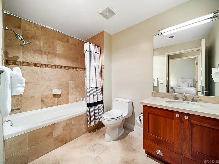 700 W East St #1502 — Photo 24