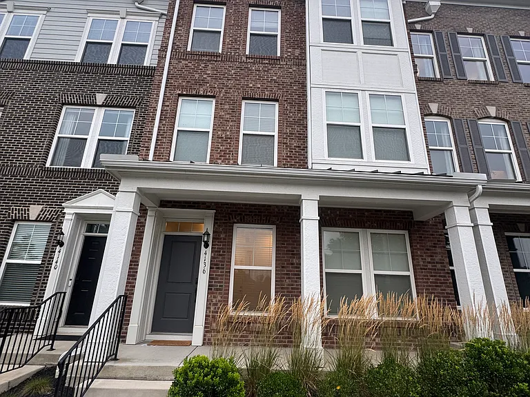 4136 John Shields Pkwy — Photo 1