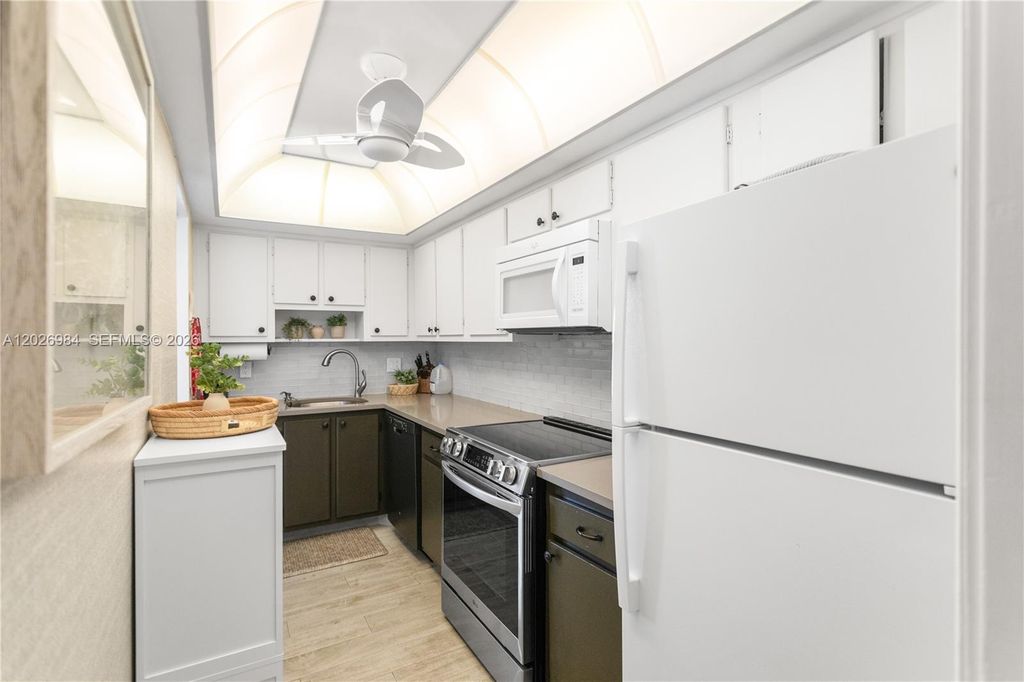 743 N Riverside Dr APT 4B, photo 6