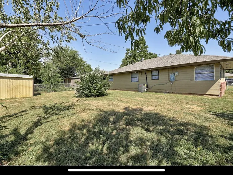 1530 NE 43rd St — Photo 14