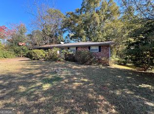 953 Meadow Rock Dr, Stone Mountain, GA 30083