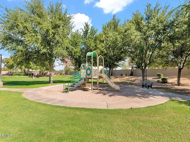 868 E Savannah Dr — Photo 31