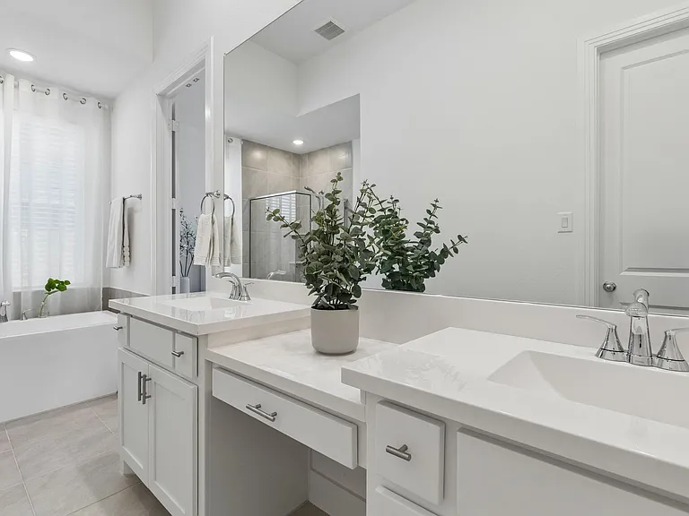 1613 Sandhill Ln — Photo 4