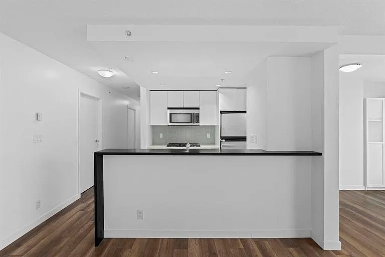 33 Smithe St #702 — Photo 7