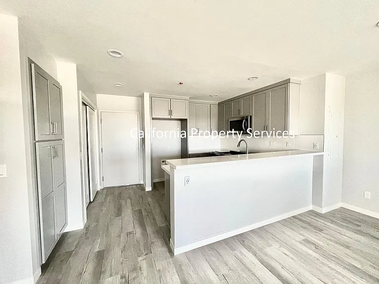 1200 E Grand Ave #202 — Photo 2