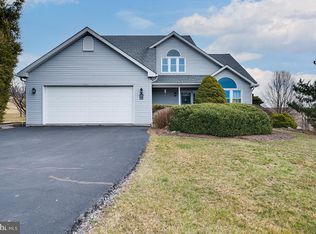 41 Robin Hill Rd, Lenhartsville, PA 19534
