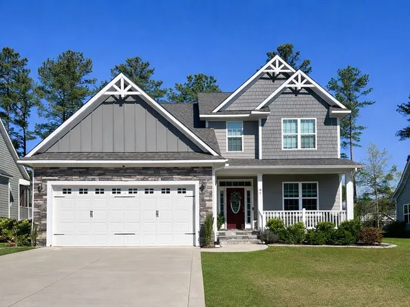 86 Education Dr, Spring Lake, NC 28390