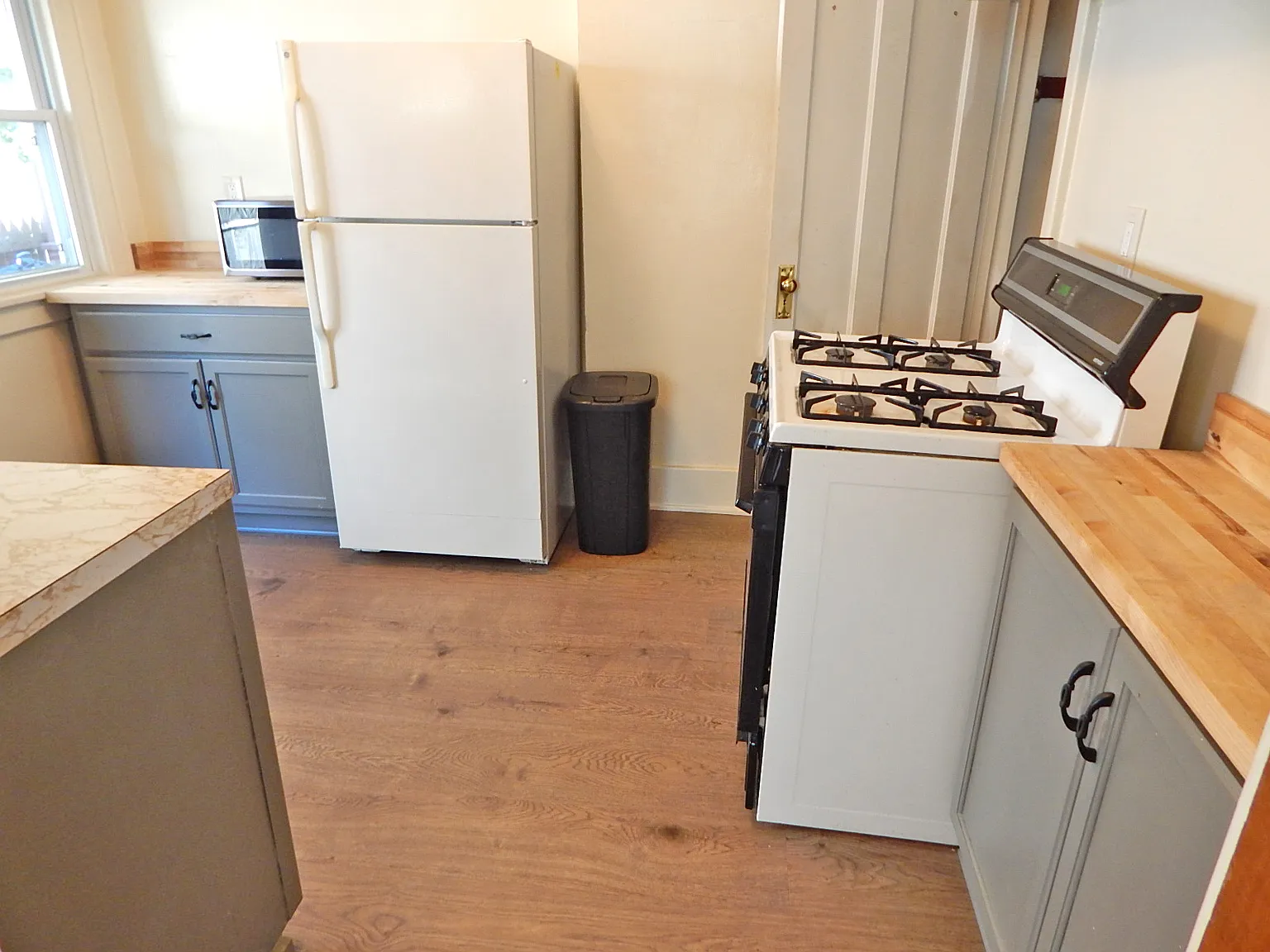 2 bed, 1.5 bath, 950 sqft, $1,635 — Photo 4