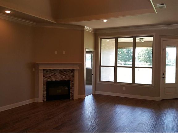 4th image of 208 Sunnys Halo Blvd
