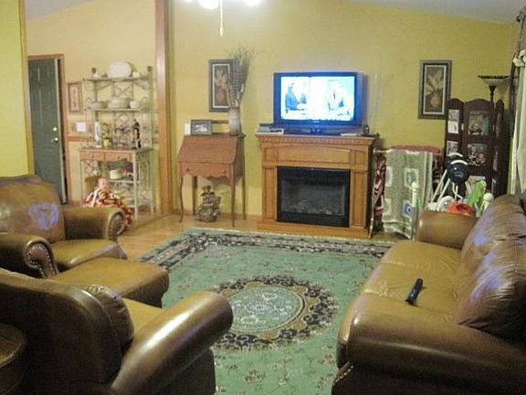 4th image of 26684 Ash St