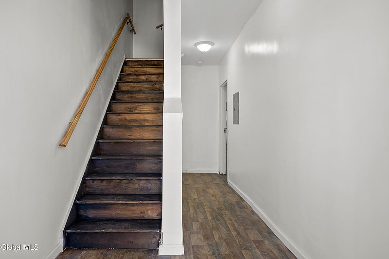 5th image of 1427 4th Avenue