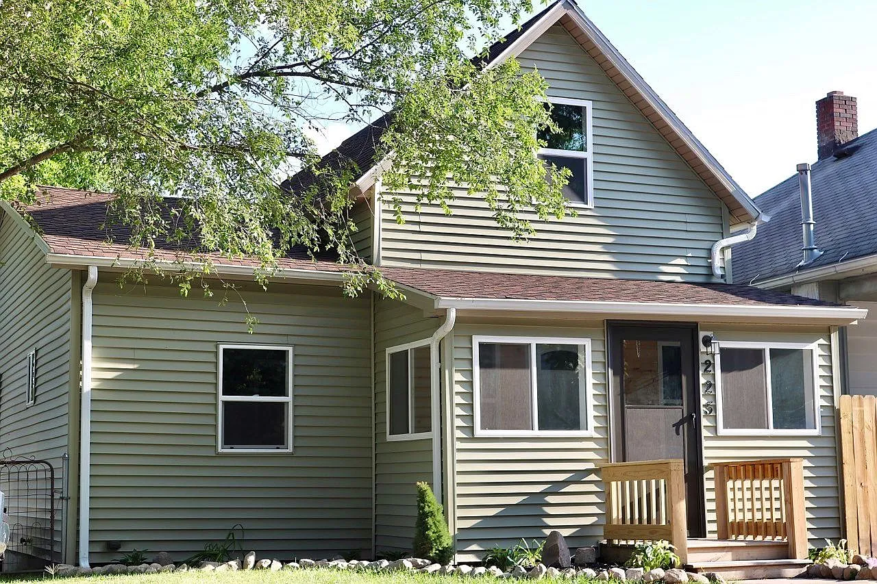 225 E Battell St photo 1