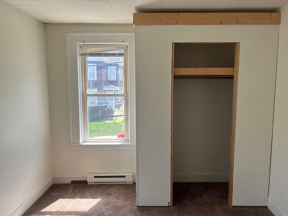 End room and closet.