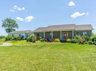 2929 Peacock Rd, Paris, KY 40361