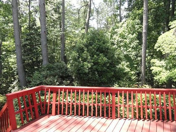 4th image of 207 Massell Ct