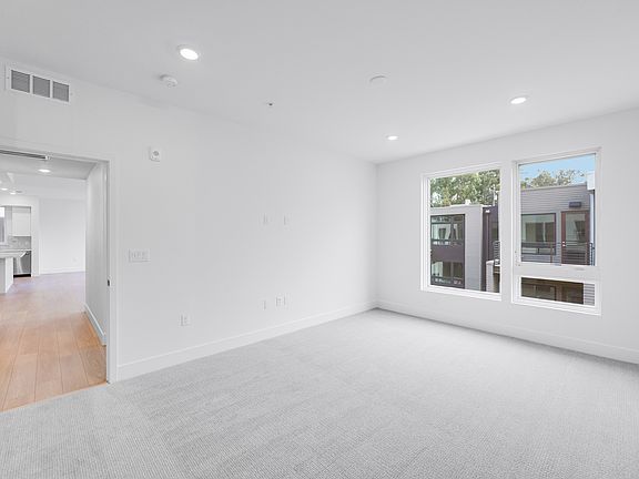 Brant Residence E312 3
