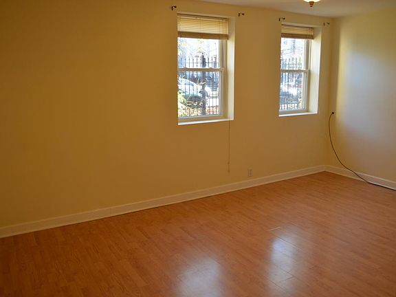 5th image of 1932 N Richmond St APT 1