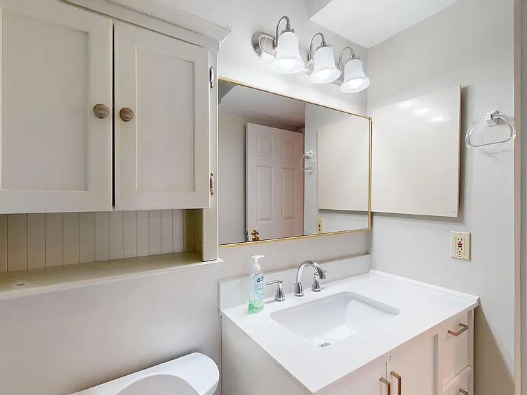 727 Chancery Ln — Photo 15