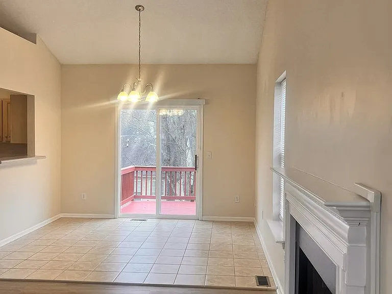110 Shelby Ct — Photo 17