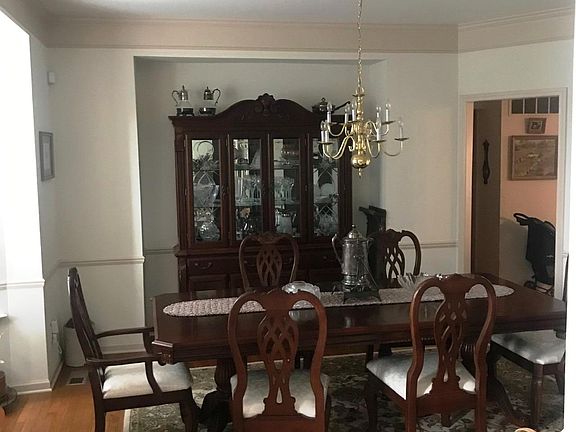 5th image of 8803 Lakeway Ct