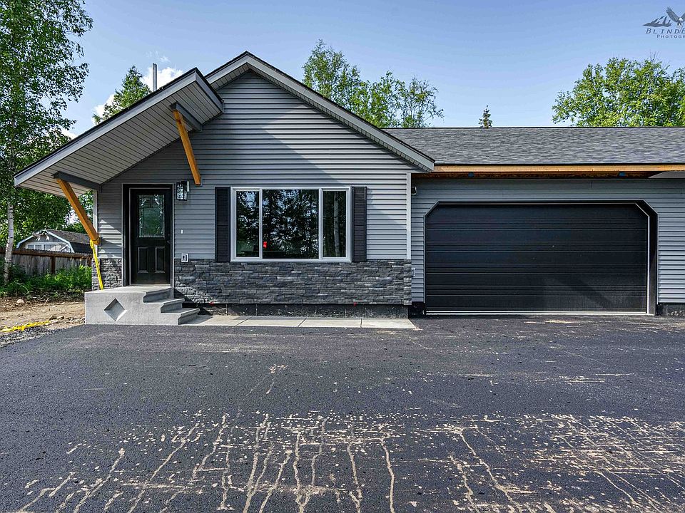 1st image of 725 W Briar Dr #2