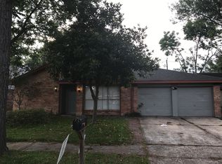 2310 Colonial Ridge Dr, Friendswood, TX 77546