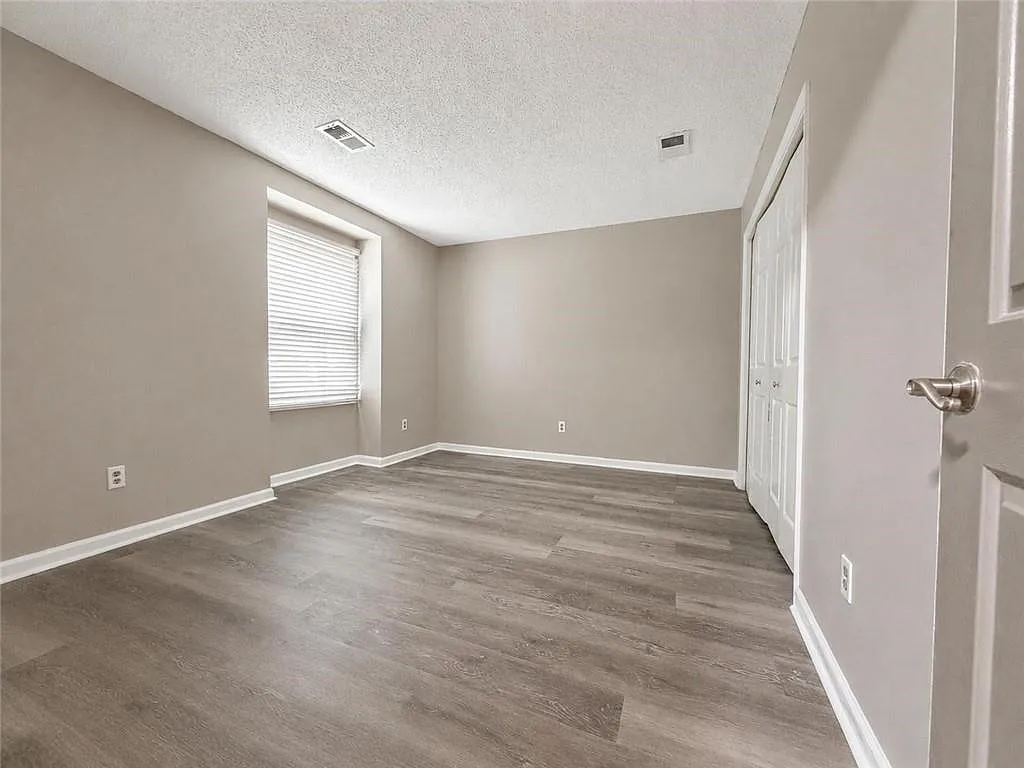 2 bed, 2.0 bath, 1319 sqft, $2,000 — Photo 3