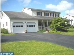 2432 Overlook Dr, Gilbertsville, PA 19525