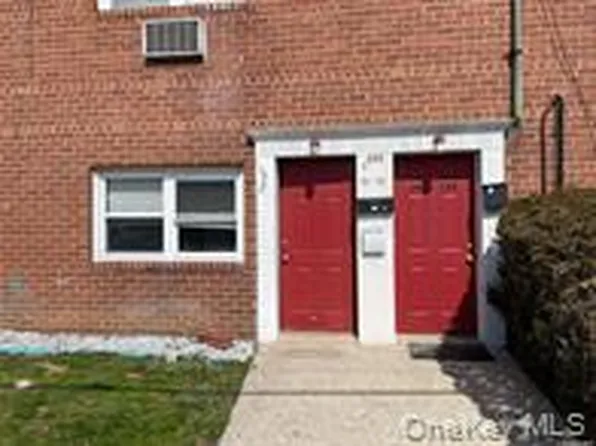 1690 Newbridge Rd #2SW, Bellmore, NY 11710