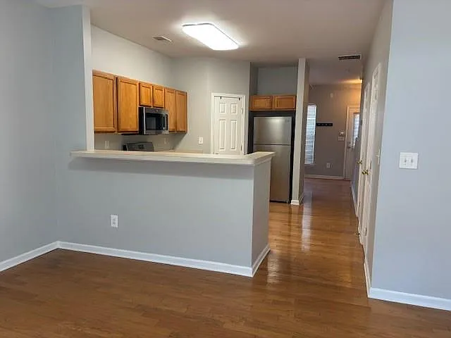1504 Cove Creek Cir — Photo 4