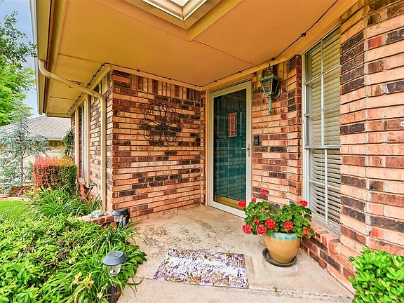 4th image of 7243 Skylark Ct