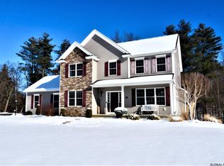 29 Stone Crest Dr, Mechanicville, NY 12118