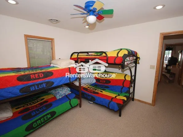 2310 N Lake Dr, Oconomowoc, WI 53066