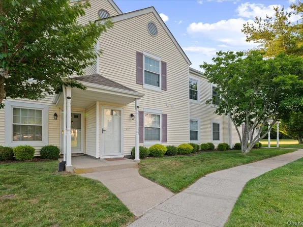 80 Fairview Circle, Middle Island, NY 11953