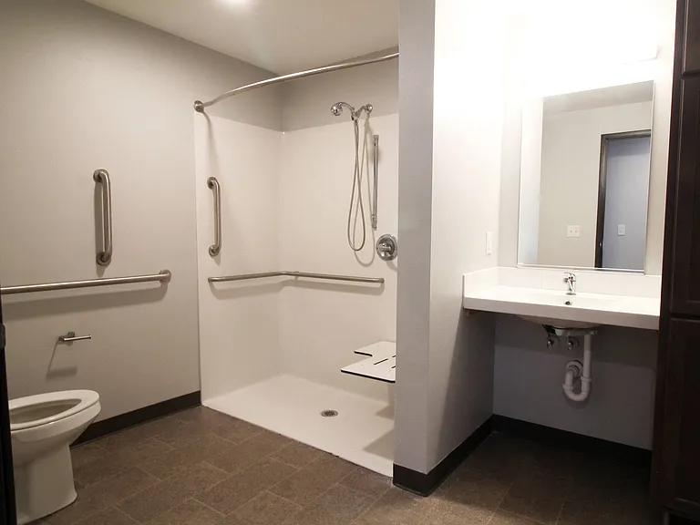 Hilltop Apartments — Photo 12