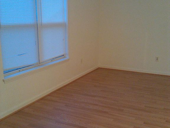 5th image of 413 Janie Ln