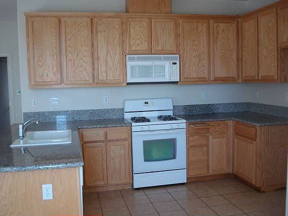 Furnished Kitchen